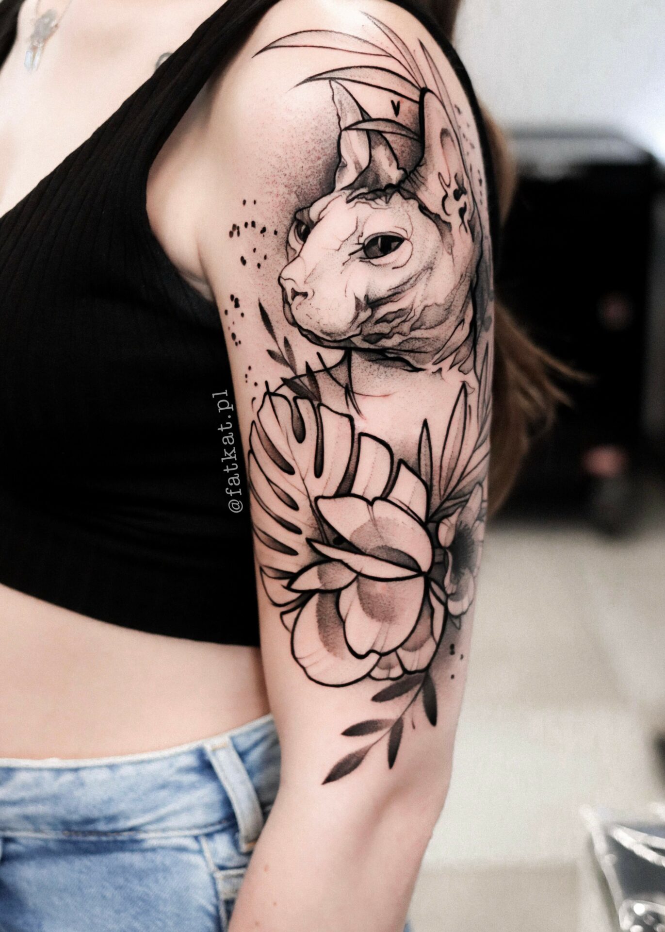 tatuaż kota w stylu blackwork