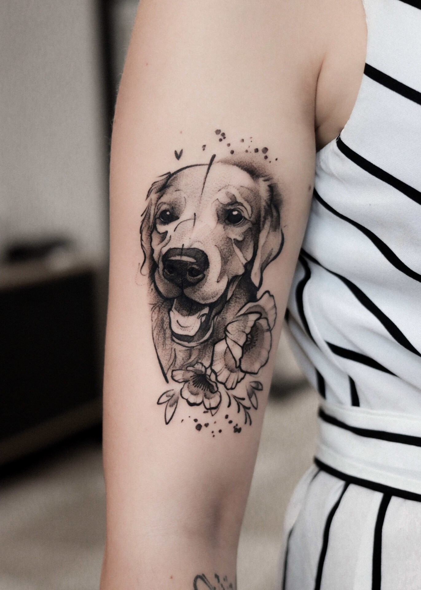 tatuaż psa w stylu blackwork INKnews